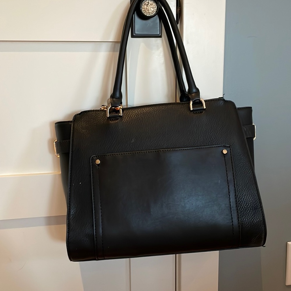 Black leather tote bag, lots of pocket storage!